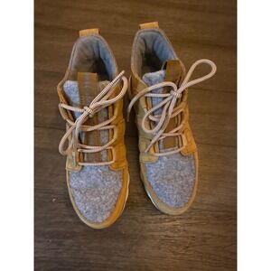 Sorel Kinetic Conquest Tan Suede Grey Felt Winter Sneaker Boots Womens size 6